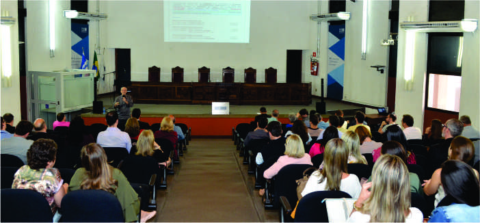 Foto no auditório, da audiência pública