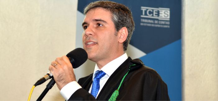 Rodrigo Coelho é empossado conselheiro do TCE-ES