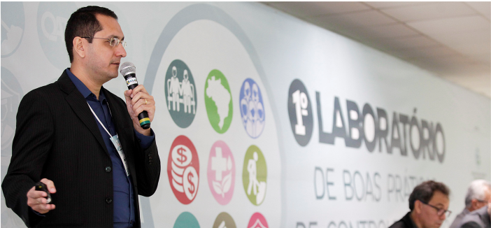 Foto de auditor do TCE-ES em evento nacional