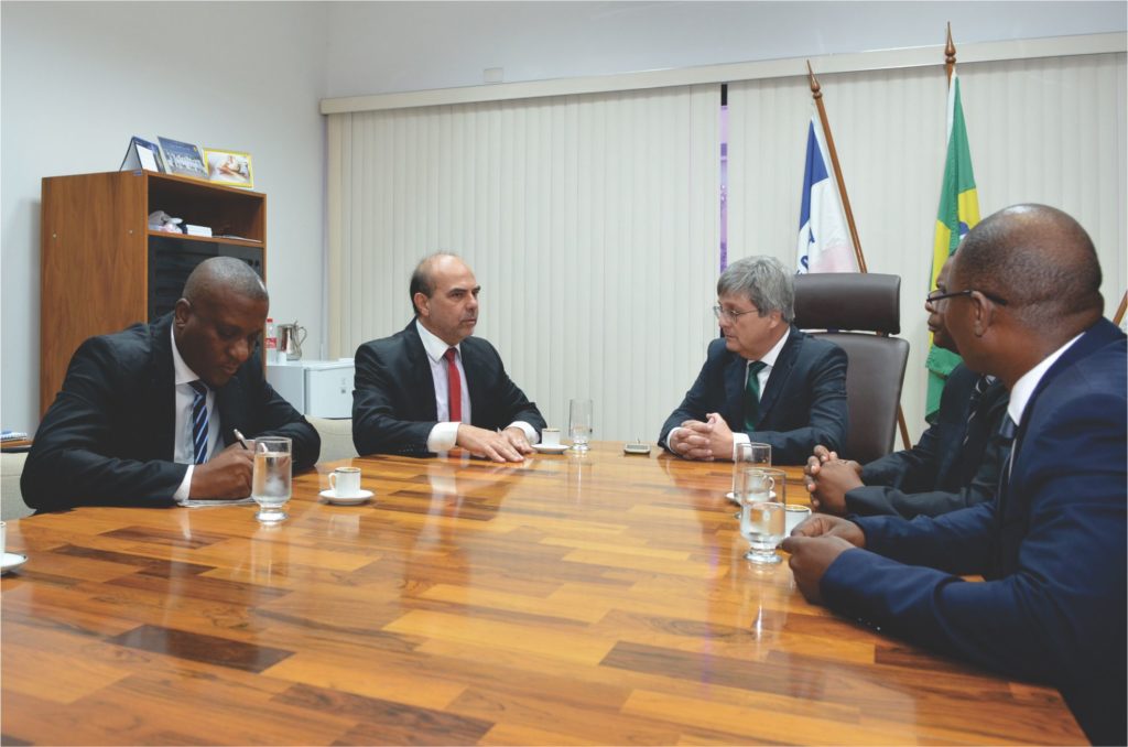 Foto: reunião conselheiros e técnicos de Moçambique