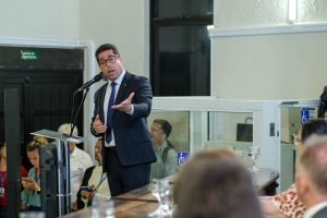 Marcelo Santos discursa em posse de Davi Diniz