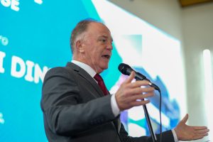 Casagrande discursa em posse de Davi Diniz
