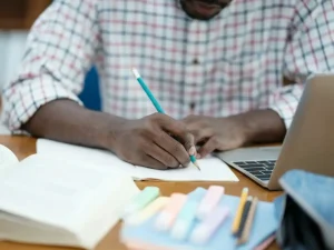 Oportunidade: servidores públicos poderão cursar pós-graduação gratuita pela Escola do TCE-ES em 2026